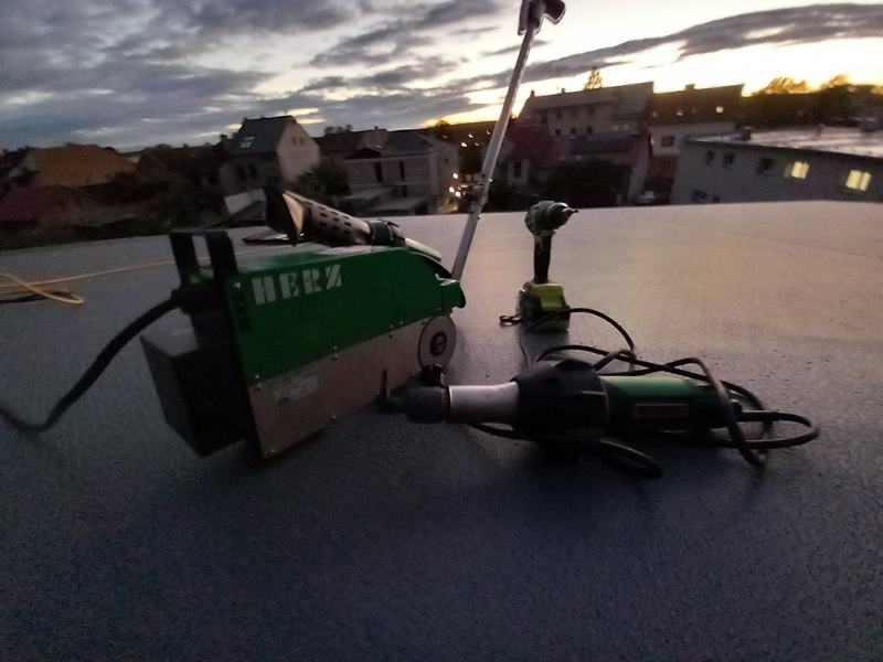 Svařovací automat na horký vzduch na PVC fólii